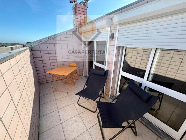 Fantástico Apartamento T2 Duplex com Varanda e Lugares de Garagem Canidelo
