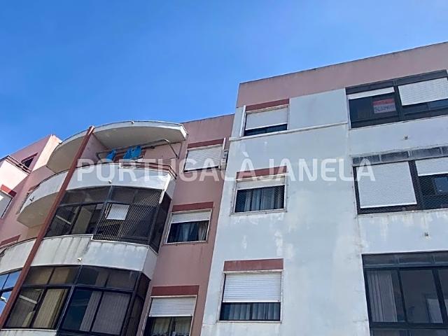 Fantástico apartamento T2 em na Póvoa de Santo Adrião com Garagem Box e arrecadação Oportunidade