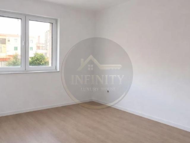 Fantástico Apartamento T2 Totalmente Remodelado no Lavradio