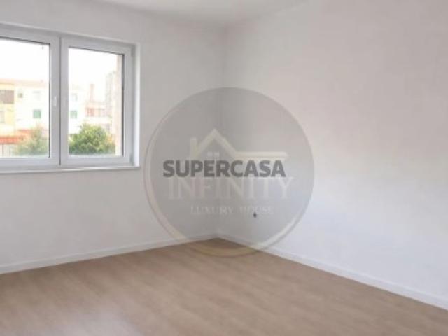 Fantástico Apartamento T2 Totalmente Remodelado no Lavradio