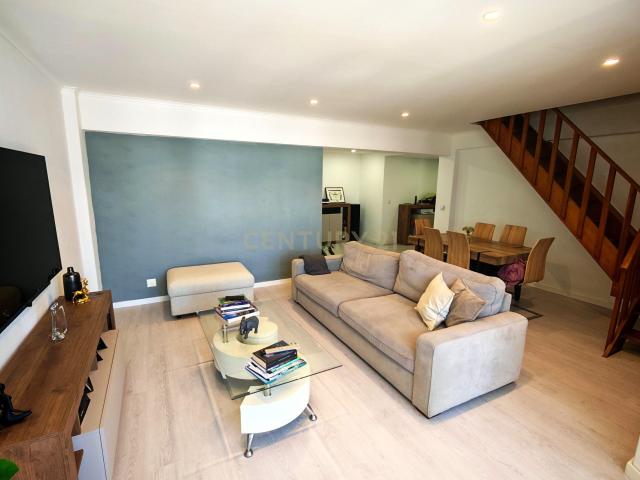 Fantástico Apartamento T2 Transformado em T3 na Parede – Próximo da Praia com garagem