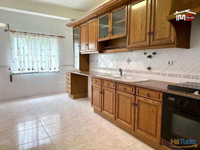 Fantástico apartamento T3 com Varanda e Coz. Semi Equipada | 26074094198