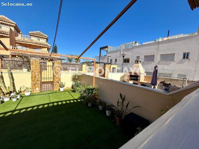 Fantástico bungalow adosado con jardín y solárium en la Urbanización El edén, junto a Guardamar del