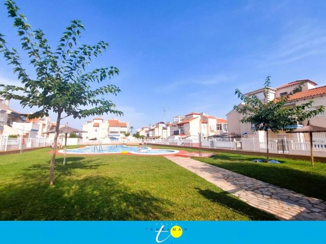 FANTASTICO BUNGALOW DE PLANTA ALTA CON PISCINA COMUNITARIA, BUENA ELECCIÓN PARA SUS ÉPOCAS ESTIVALES