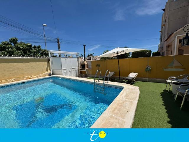 FANTASTICO CHALET ADOSADO CON PISCINA PRIVADA, IDEAL PARA FAMILIAS