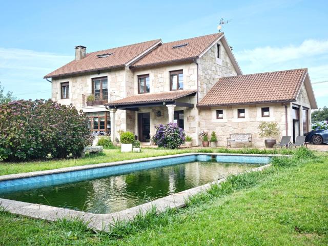 FANTASTICO CHALET CON PISCINA Y ZONA DE BARBACOA