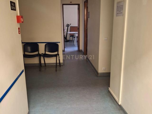 Fantástico espaço para clínica, escritórios ou serviços – Almada, centro. Venda ou arrendamento