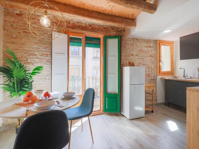 FANTASTICO ATICO EN FINCA REHABILITADA CON ASCENSOR