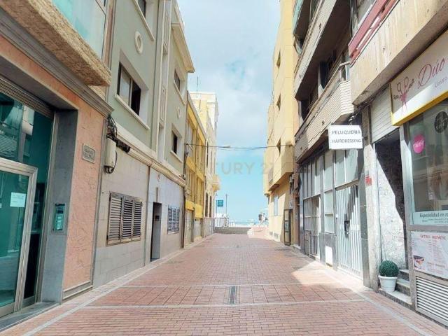Fantástico local a 50 metros del Paseo de Las Canteras