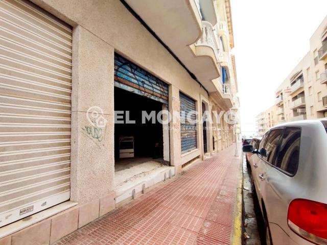 Fantástico local comercial a escasos metros de las playas de Guardamar del Segura, Alicante, Costa Blanca