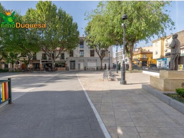 Fantástico Local Comercial en el Centro de OGIJARES. En esquina