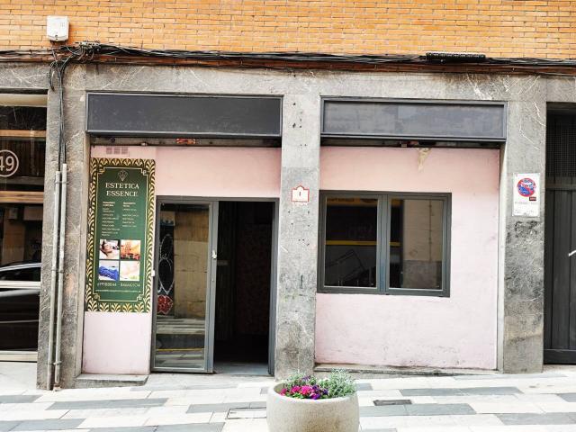 Fantástico local en calle de mucho paso junto al casco viejo de Bilbao