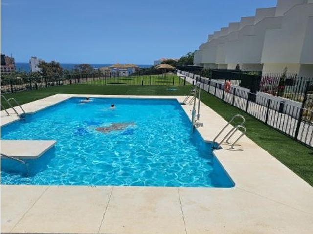 FANTÁSTICO PAREADO EN VENTA DE 4 DORMITORIOS EN BENALMÁDENA COSTA