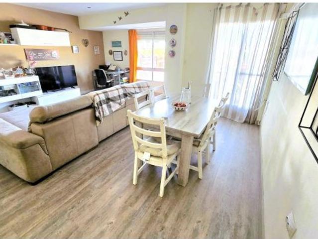 ? Fantástico piso de 3 dormitorios en el Barrio de La Torre de la ciudad de Valencia…