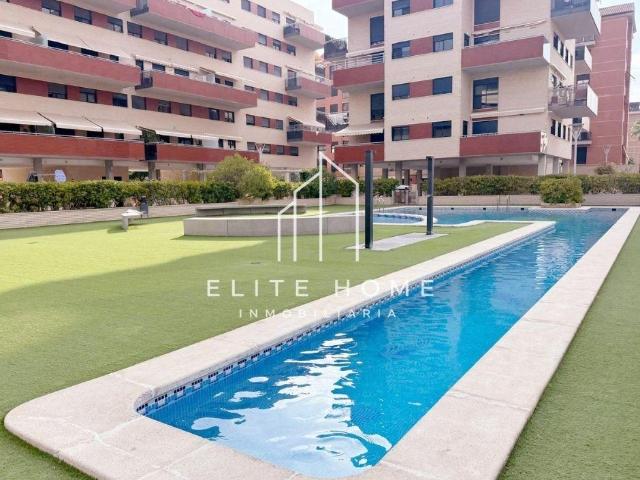 FANTÁSTICO PISO DE 3 HABITACIONES Y 2 BAÑOS EN URBANIZACIÓN CON PISCINA