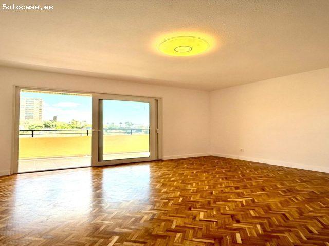 Fantástico piso de 2 dormitorios con vistas al mar y garaje en Torrequebrada
