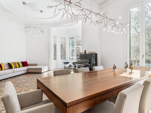 Fantástico piso de lujo distribuido en tres dormitorios dobl. 222m² Barcelona