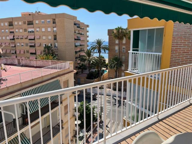 Fantástico piso en 2ª línea de playa con vista al mar en Águilas