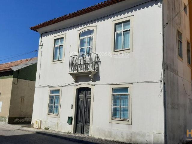 Fantástico prédio T8 Marinha Grande | 26063859982