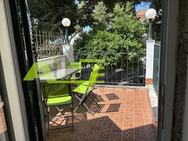 Fantástico T1 com Terraço / SÃO VICENTE / Prédio traça antiga / Com Mobília