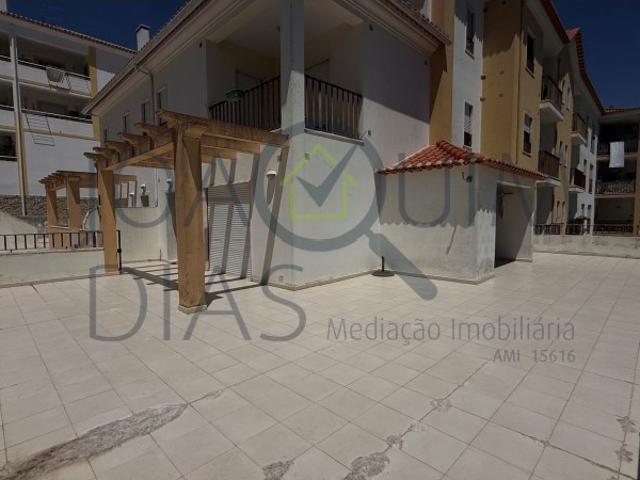 Fantástico T2 Duplex com Terraço de 80m² na Venda do Pinheiro Como uma Moradia!