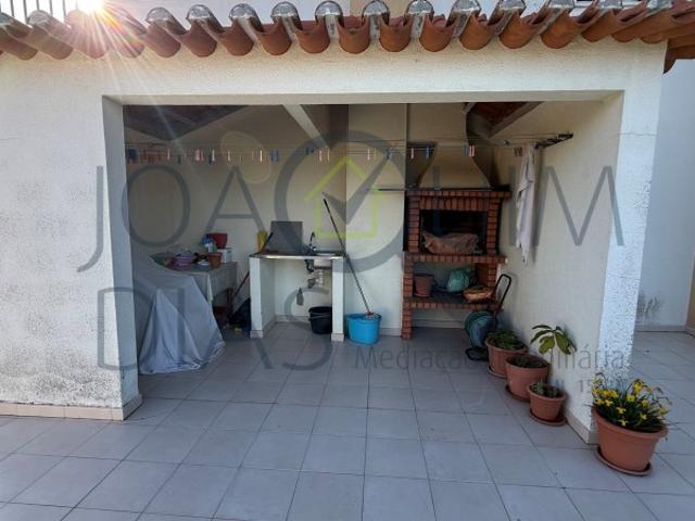 Fantástico T2 Duplex com Terraço de 80m² na Venda do Pinheiro Como uma Moradia!