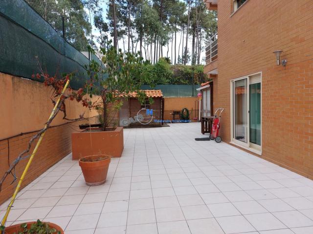 Fantástico T2 de 3 frentes, terraço, em Fânzeres