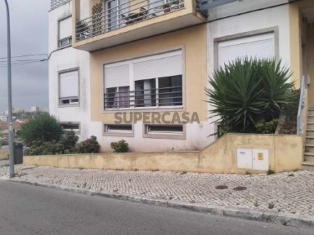 Apartamento T3, com 3 lugares de parqueamento a 10 minutos Lisboa