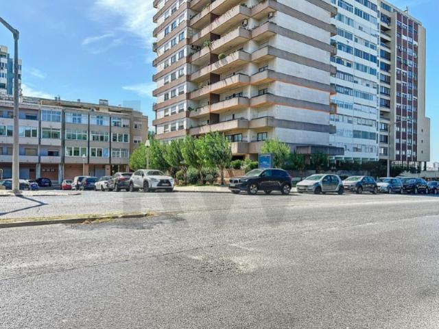 Fantástico T3, com suite, garagem e arrecadação nas Torres do Restelo