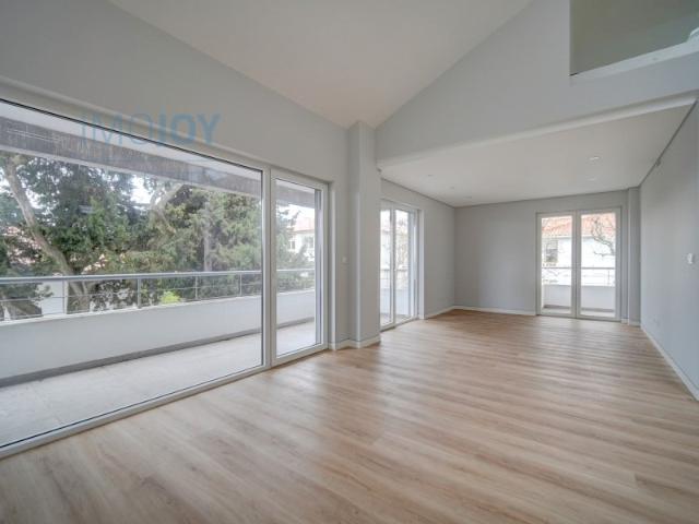 Fantastico T3 +1 Duplex em Carcavelos
