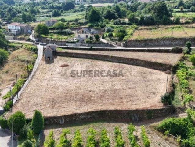Fantástico terreno de 3.300m2 com vistas para Espanha