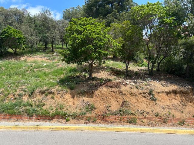Fantástico terreno urbano de 1.557 m2 listo para hacer la casa de tus sueños