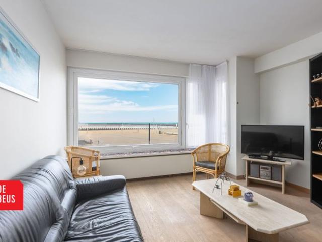 Fantastisch appartement met frontaal zeezicht, drie slaap.