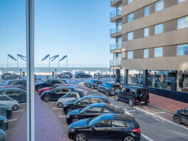 Fantastisch gerenoveerd appartement met zijdelings zeezic.