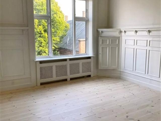 Fantastisk lejlighed med altan og walk in!, Odense C, Fyn