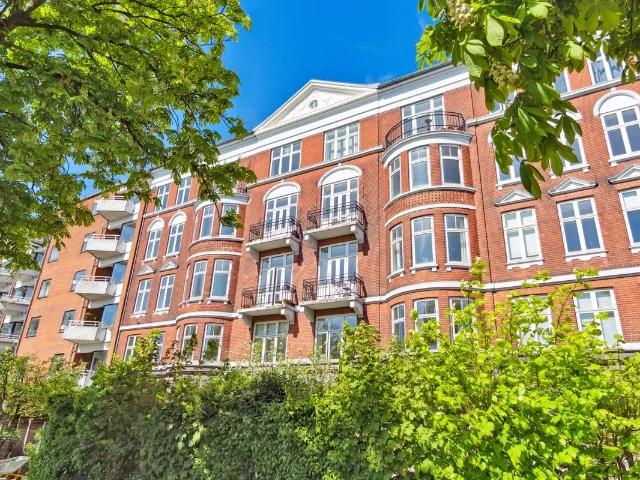 Fantastisk penthouselejlighed lige ved Søerne