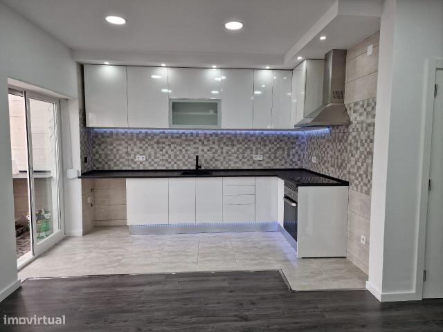 Fantstico Apartamento T2 Remodelado na Recosta/ Verderena