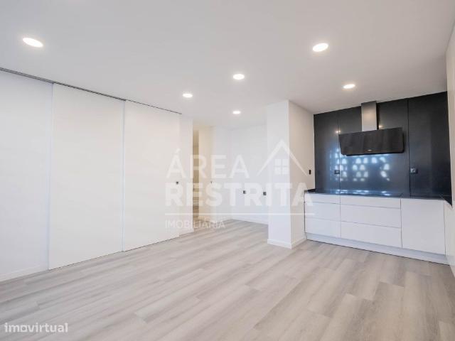 FANTSTICO APARTAMENTO T4 COM 191M2 TOTALMENTE REMODELADO LISBOA AL.