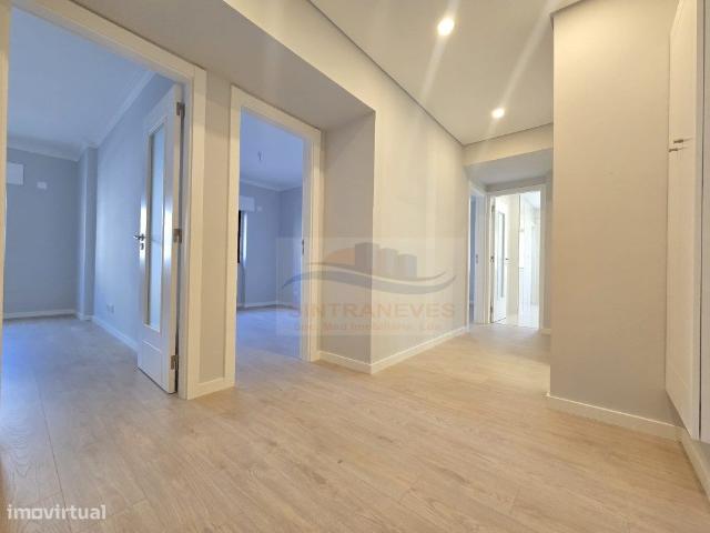 Fantstico T2 + 1 totalmente remodelado e Prdio com elevador acaba.