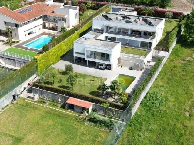Fantstica Moradia Individual T4 de Luxo em Guimares