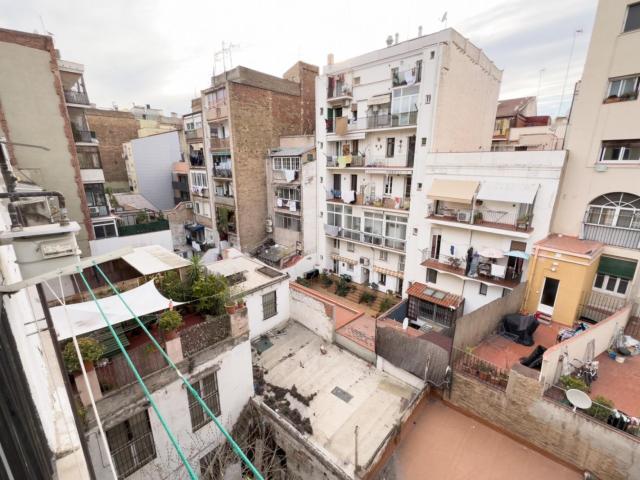 Fancy double bedroom in proximity to Paral·lel metro station