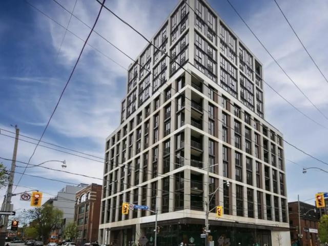Fabulous 2 Bed, 2 Bath Luxury Suite with Storage included in Bathurst St and Adelaide St W Available Now