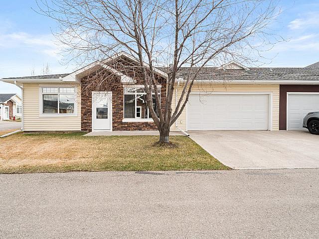 Fabulous 2 Bedroom High River Villa In 40+ Complex