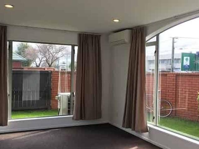 Fabulous 3 bedroom Townhouse in Great Location single story