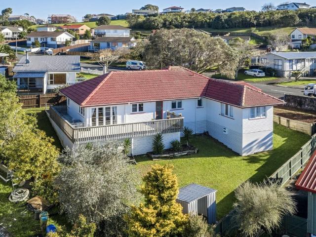 Fabulous Family Home 77 West Harbour Drive, West Harbour