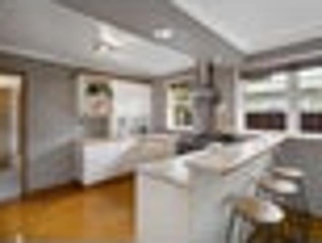 Fabulous living, inside and out!
