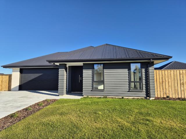 Fabulous stylish home in The Clearing! 34 Greig Crescent, Amberley