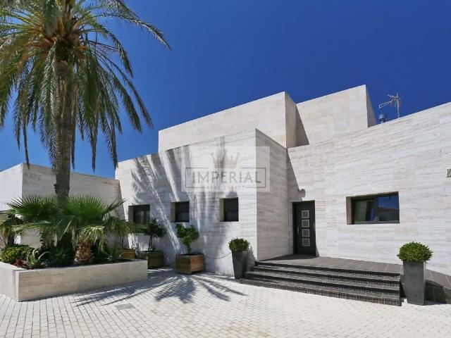 Fabulosa casa moderna con amarre de 25m 354m² Empuriabrava