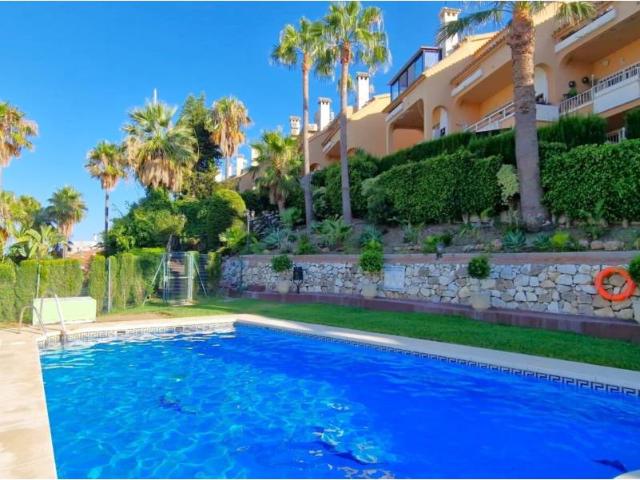 Fabulosa casa adosada de 4 dormitorios en zona residencial cerca del mar