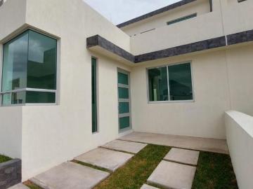 FABULOSA CASA EN PRIVADA SOBRE LA CARRETERA CD. SAHAGUN. 105M2 TERRENO 2REC
